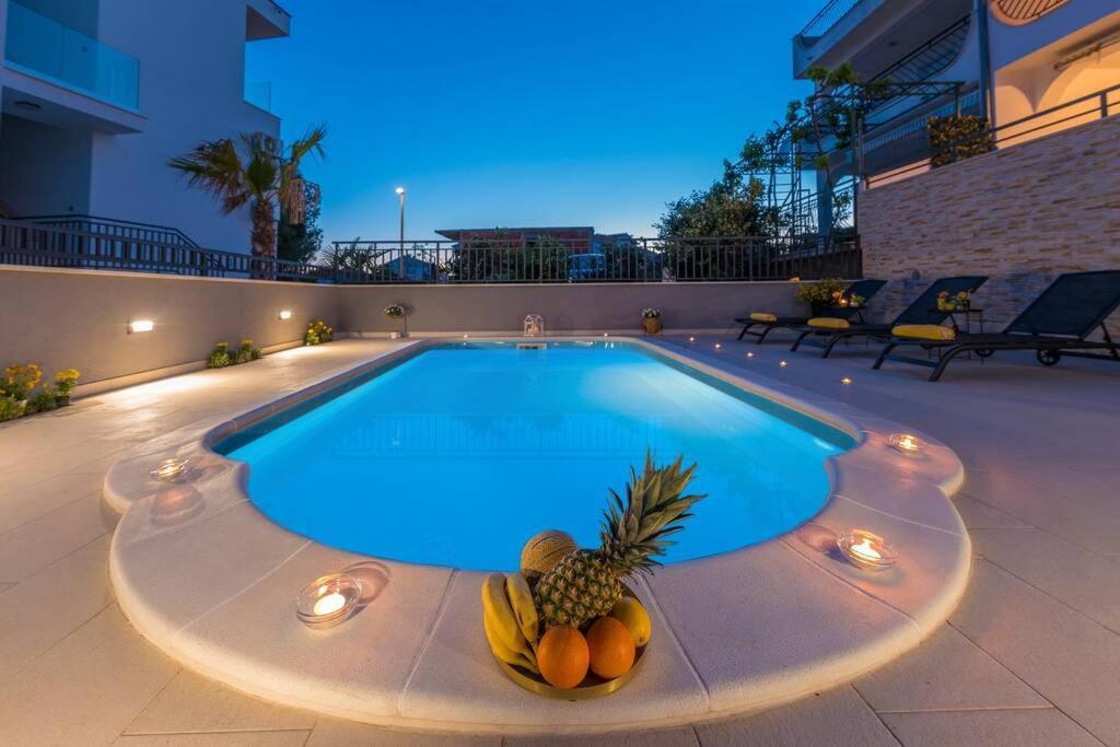 Villa Seaview With Pool - Apartment Cotton Трогир Екстериор снимка